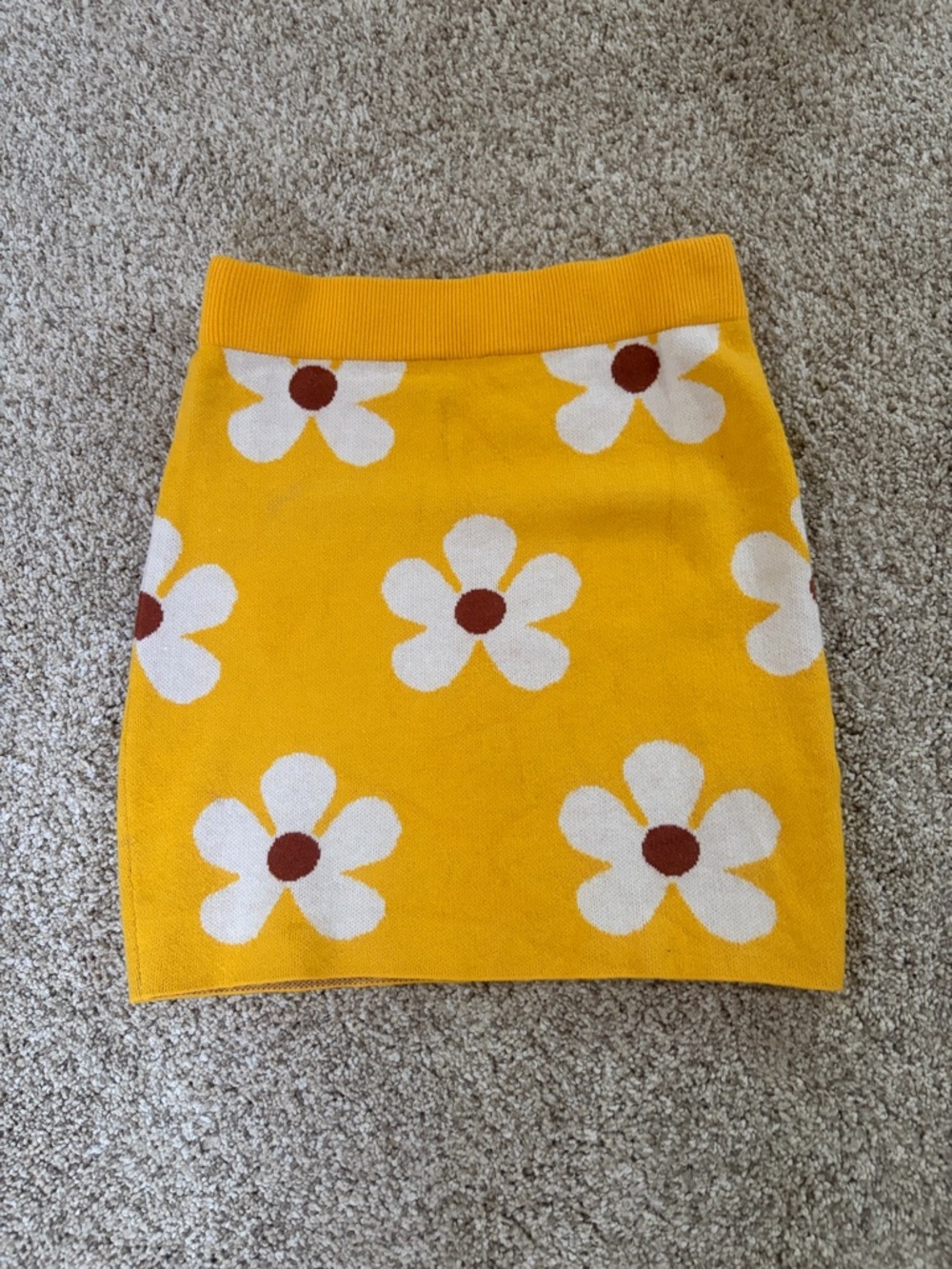 70’s Vibe Sweater Land Flower Pencil Mini Skirt in Yellow Floral, Size Small